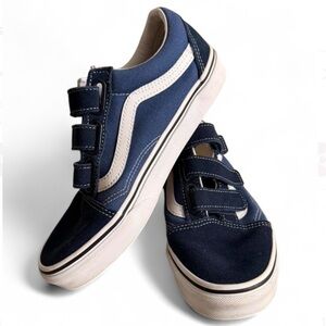 Vans ‘Old Skool V’ Shoe in Navy Blue/True White